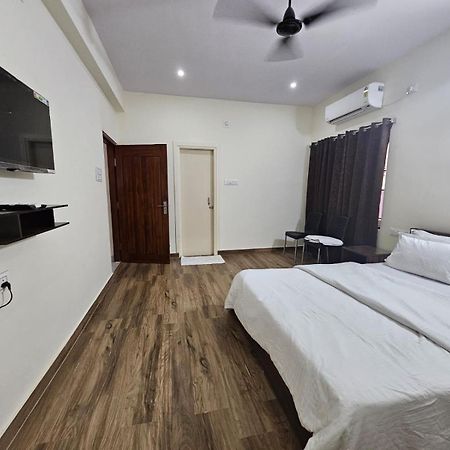 The Nest Bed & Breakfast บูบันเนสชวาร์ ภายนอก รูปภาพ