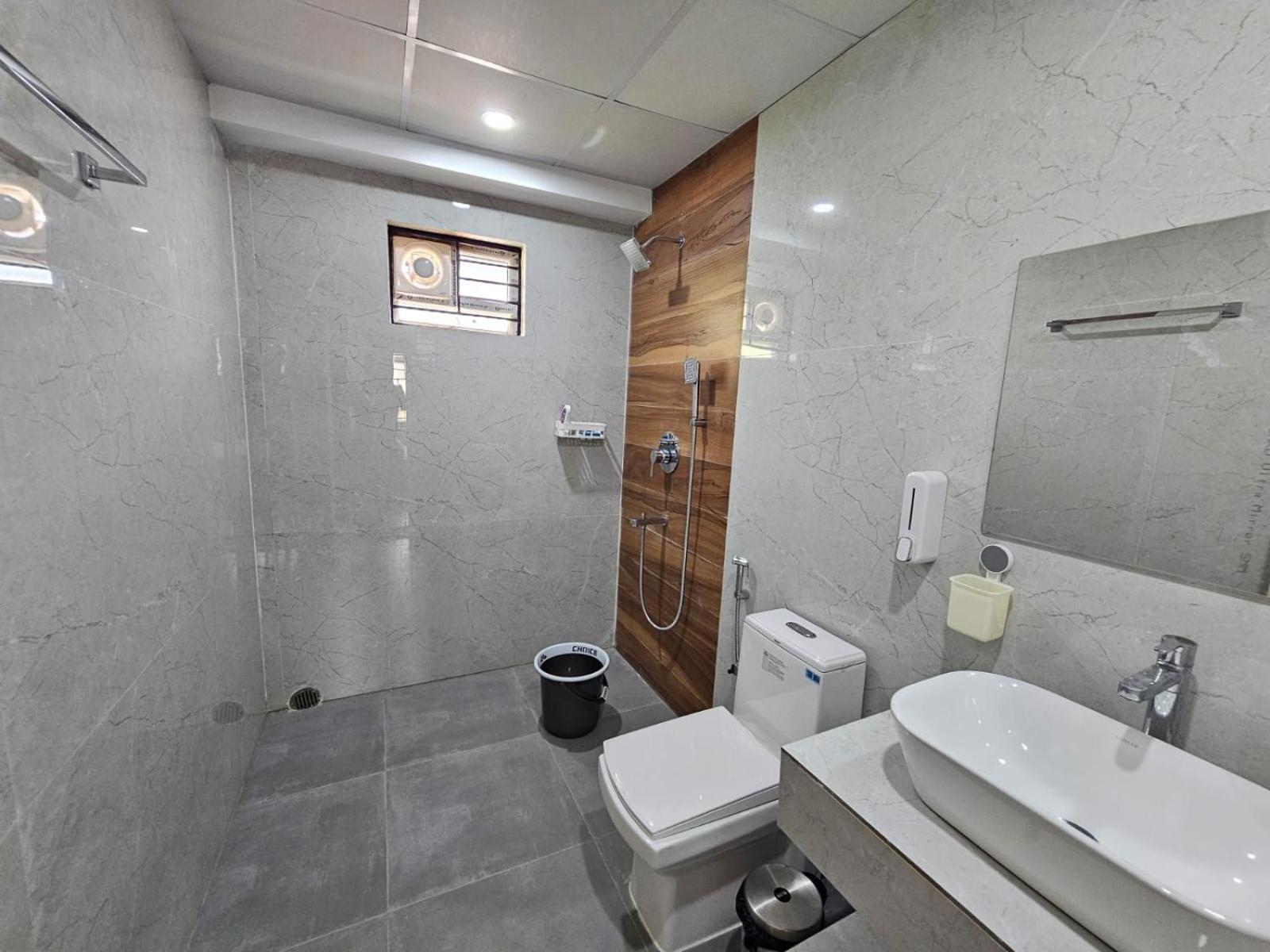 The Nest Bed & Breakfast บูบันเนสชวาร์ ภายนอก รูปภาพ