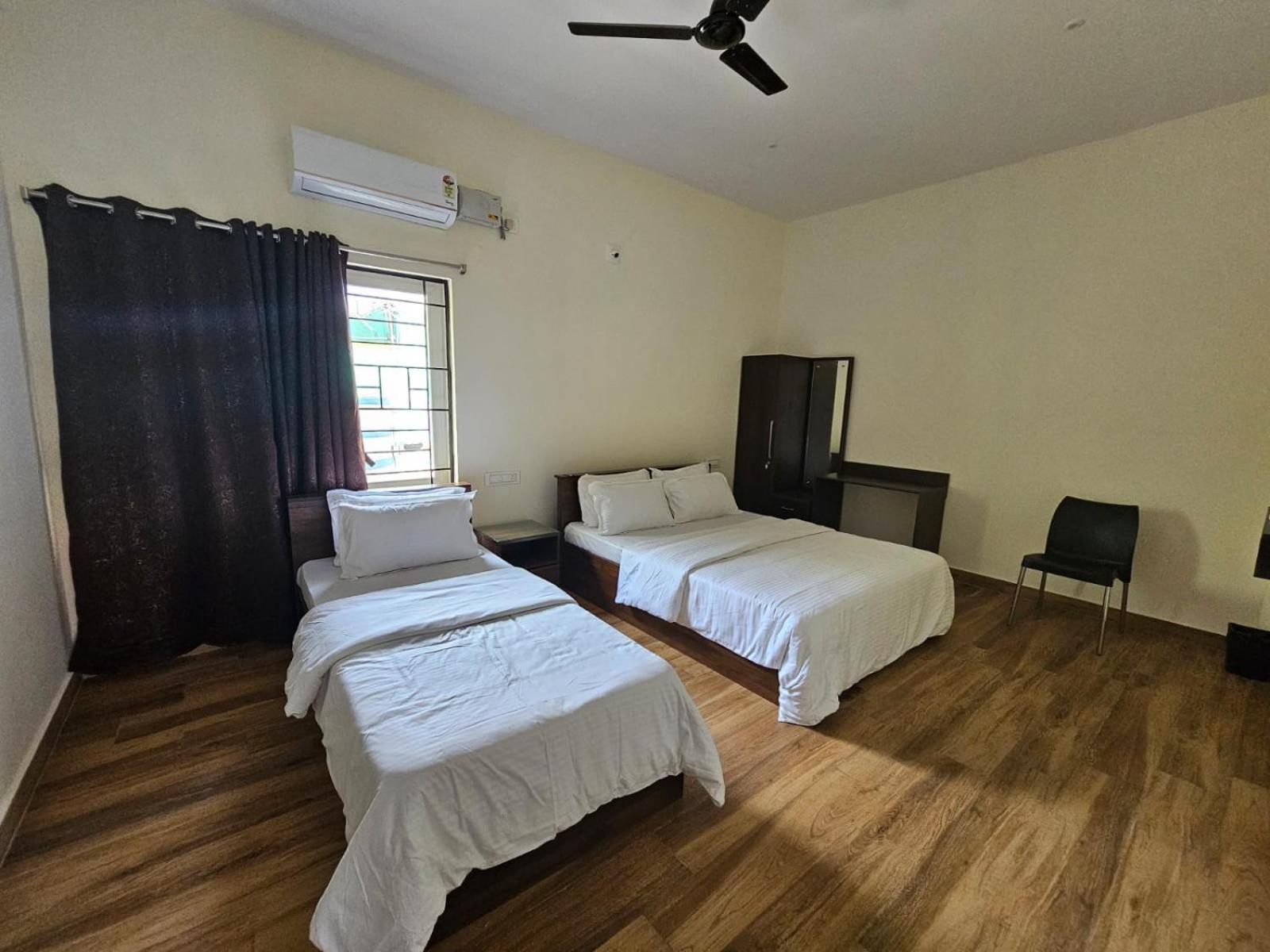 The Nest Bed & Breakfast บูบันเนสชวาร์ ภายนอก รูปภาพ