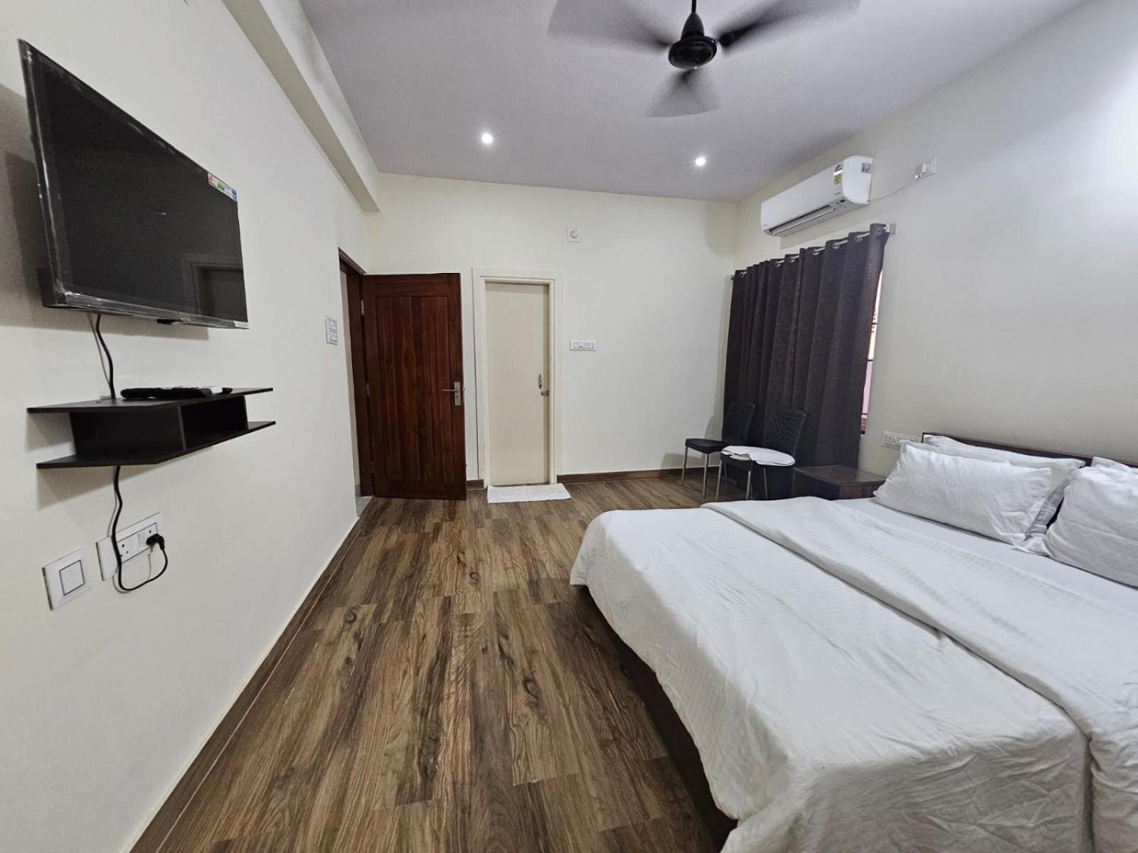 The Nest Bed & Breakfast บูบันเนสชวาร์ ภายนอก รูปภาพ