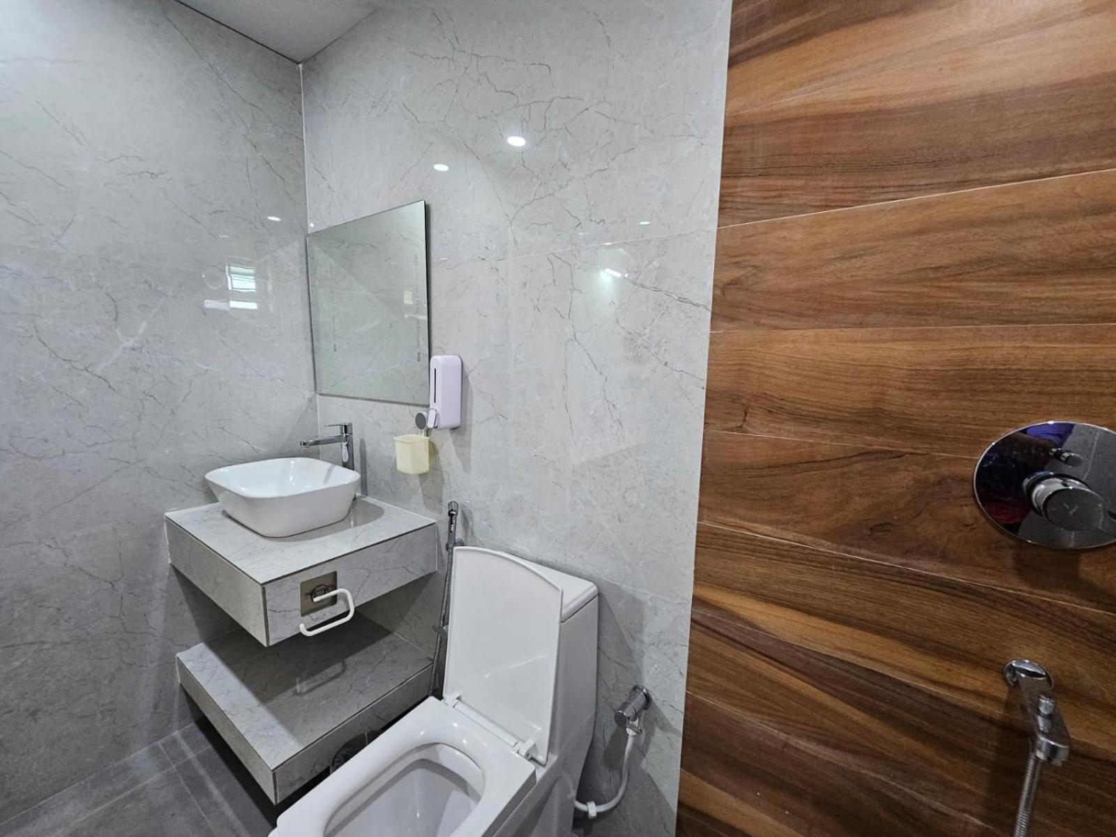 The Nest Bed & Breakfast บูบันเนสชวาร์ ภายนอก รูปภาพ