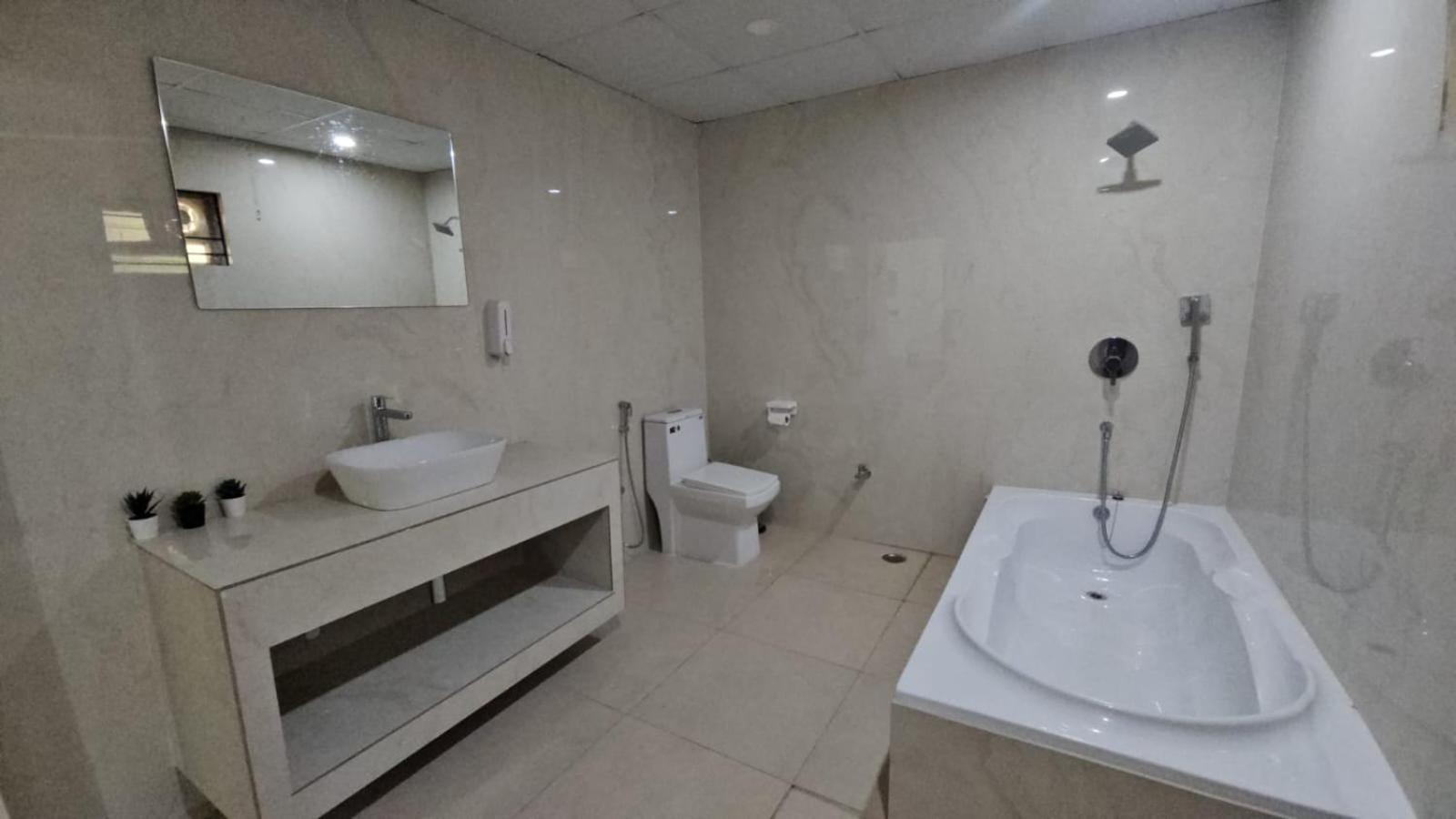 The Nest Bed & Breakfast บูบันเนสชวาร์ ภายนอก รูปภาพ