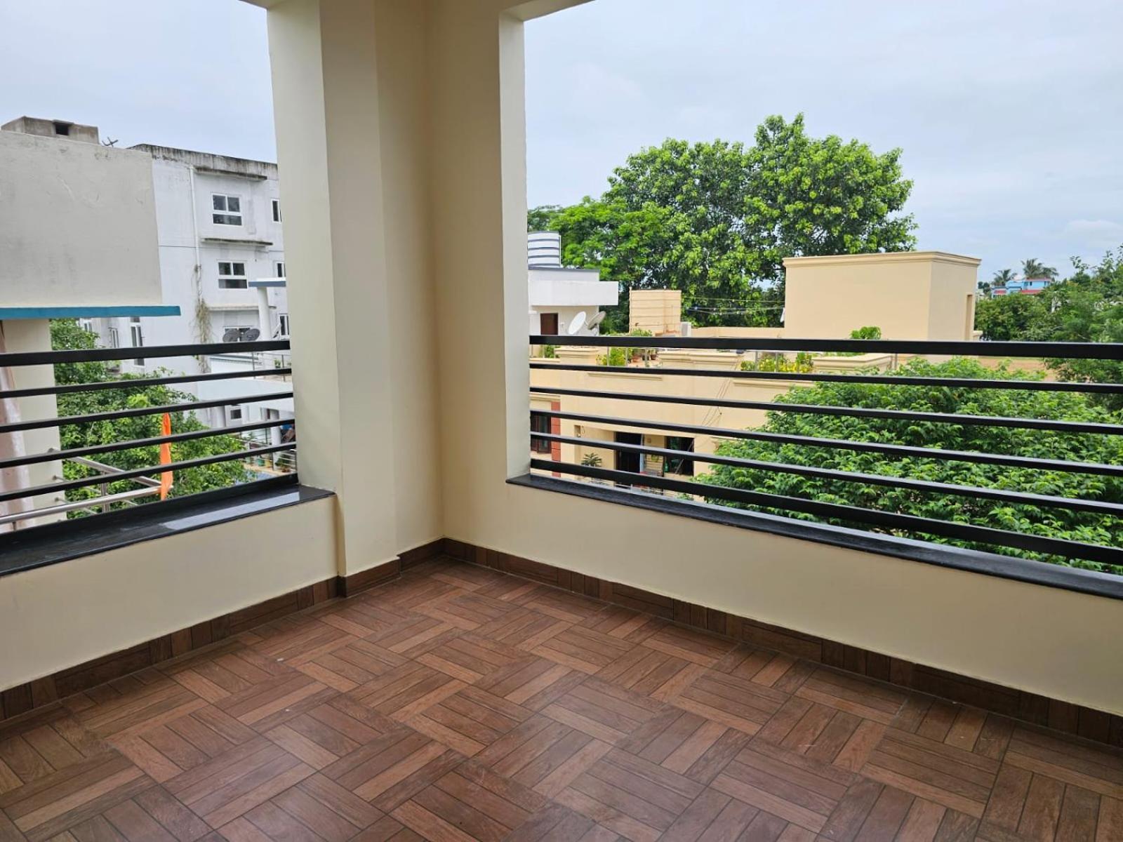 The Nest Bed & Breakfast บูบันเนสชวาร์ ภายนอก รูปภาพ