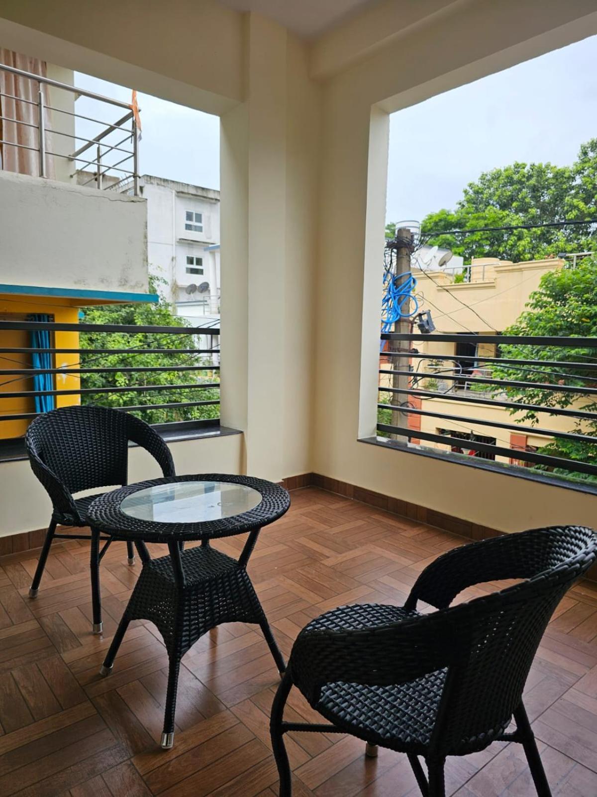 The Nest Bed & Breakfast บูบันเนสชวาร์ ภายนอก รูปภาพ