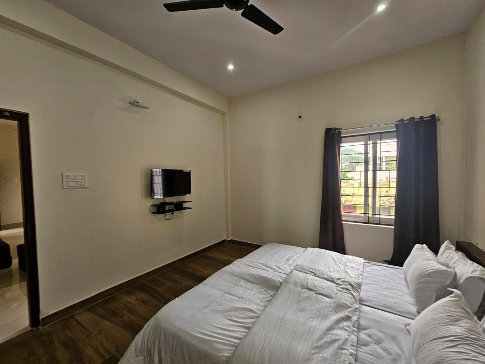 The Nest Bed & Breakfast บูบันเนสชวาร์ ภายนอก รูปภาพ