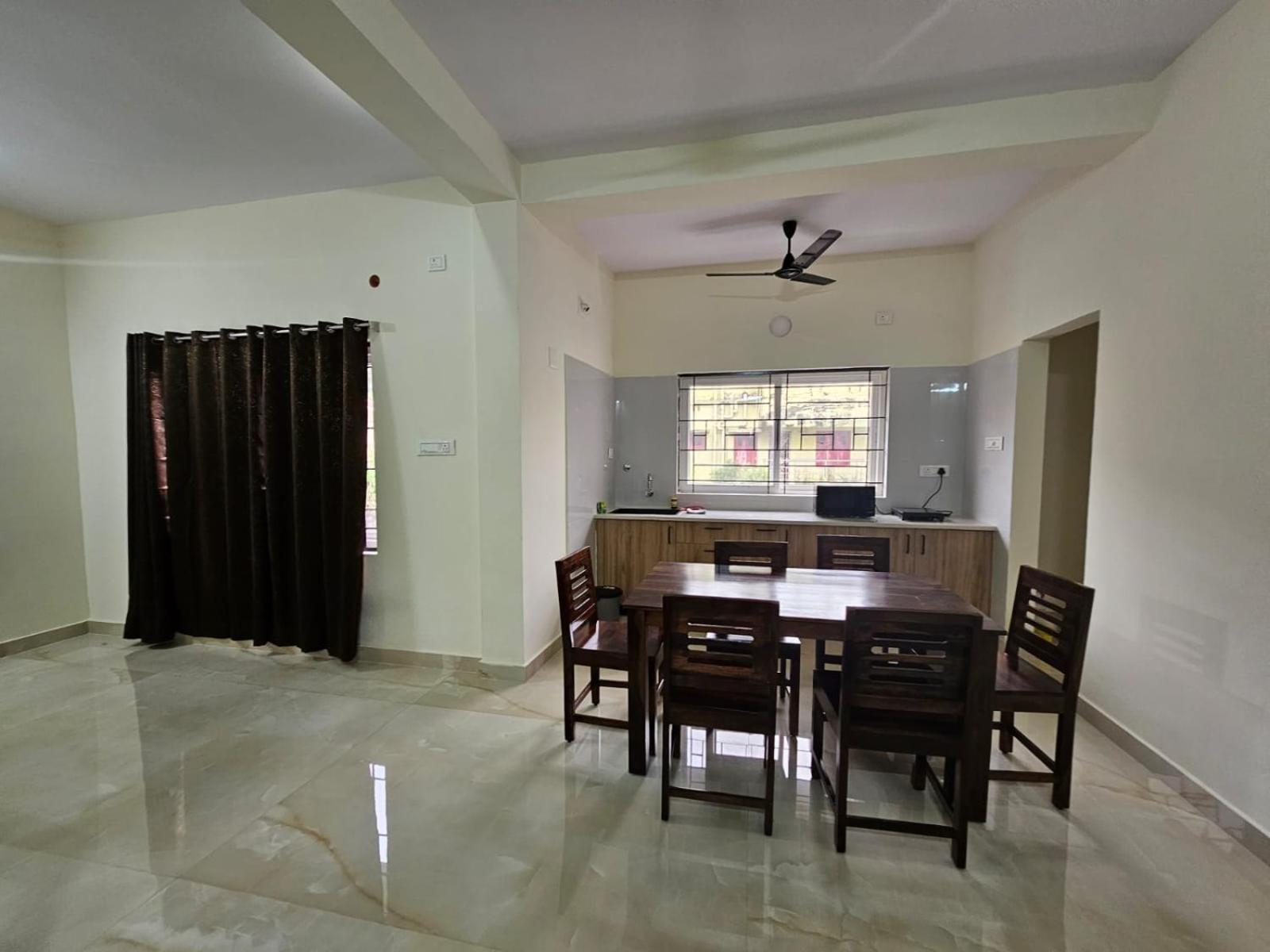 The Nest Bed & Breakfast บูบันเนสชวาร์ ภายนอก รูปภาพ