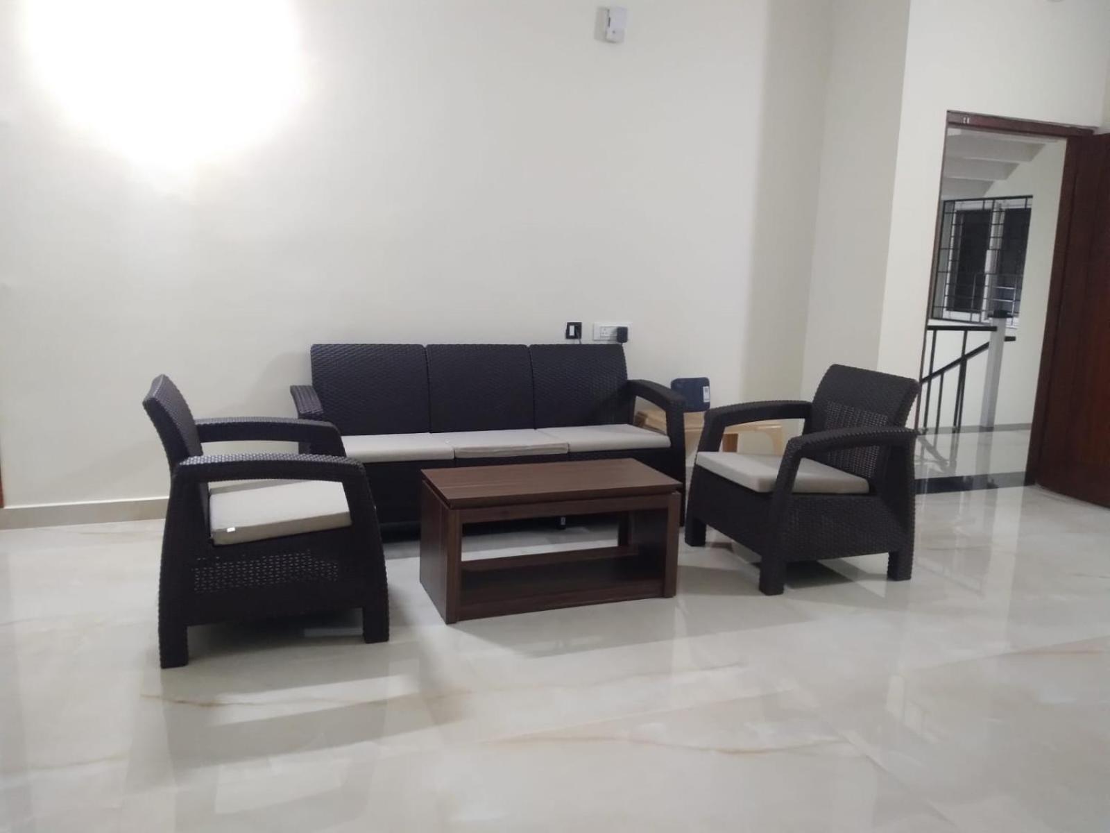 The Nest Bed & Breakfast บูบันเนสชวาร์ ภายนอก รูปภาพ