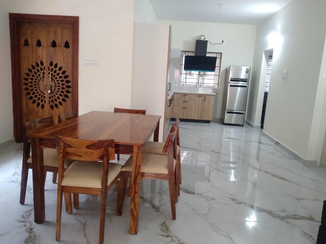 The Nest Bed & Breakfast บูบันเนสชวาร์ ภายนอก รูปภาพ