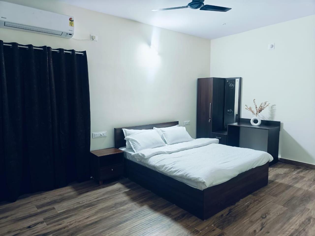 The Nest Bed & Breakfast บูบันเนสชวาร์ ภายนอก รูปภาพ