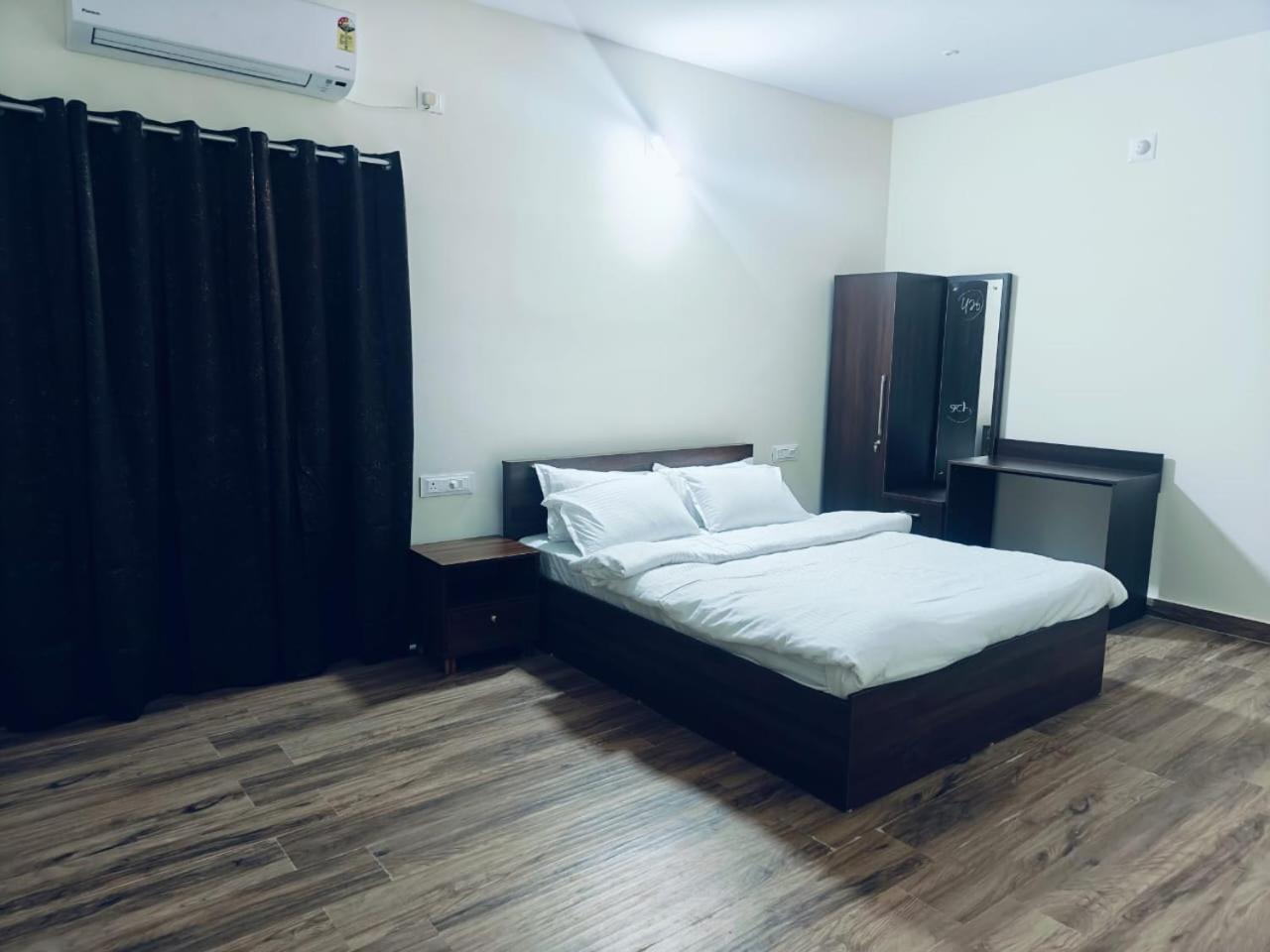 The Nest Bed & Breakfast บูบันเนสชวาร์ ภายนอก รูปภาพ
